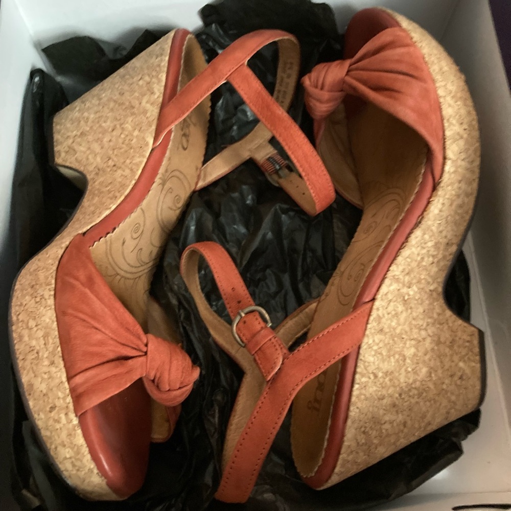 Size 10 rust colored sandals from indigo by Clark. In good shape.
